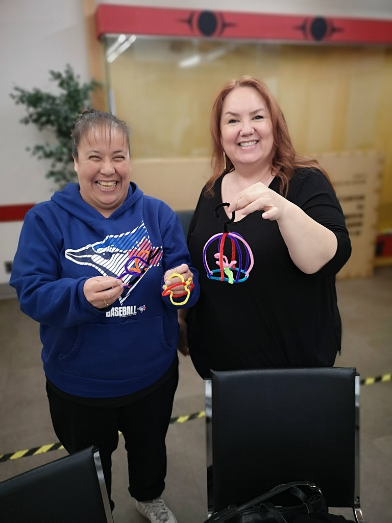 Activ8Inc's tweet photo. Way too much fun! We laughed and learned in the Sales Level I Workshop at @SquamishNation sponsored by Nch’kay Development Corp. #squamishnation #smallbusinessprogram #memberownedbusinesses #smallbusiness #Vancouver #NorthVancouver https://t.co/Muu6Ovi2mX