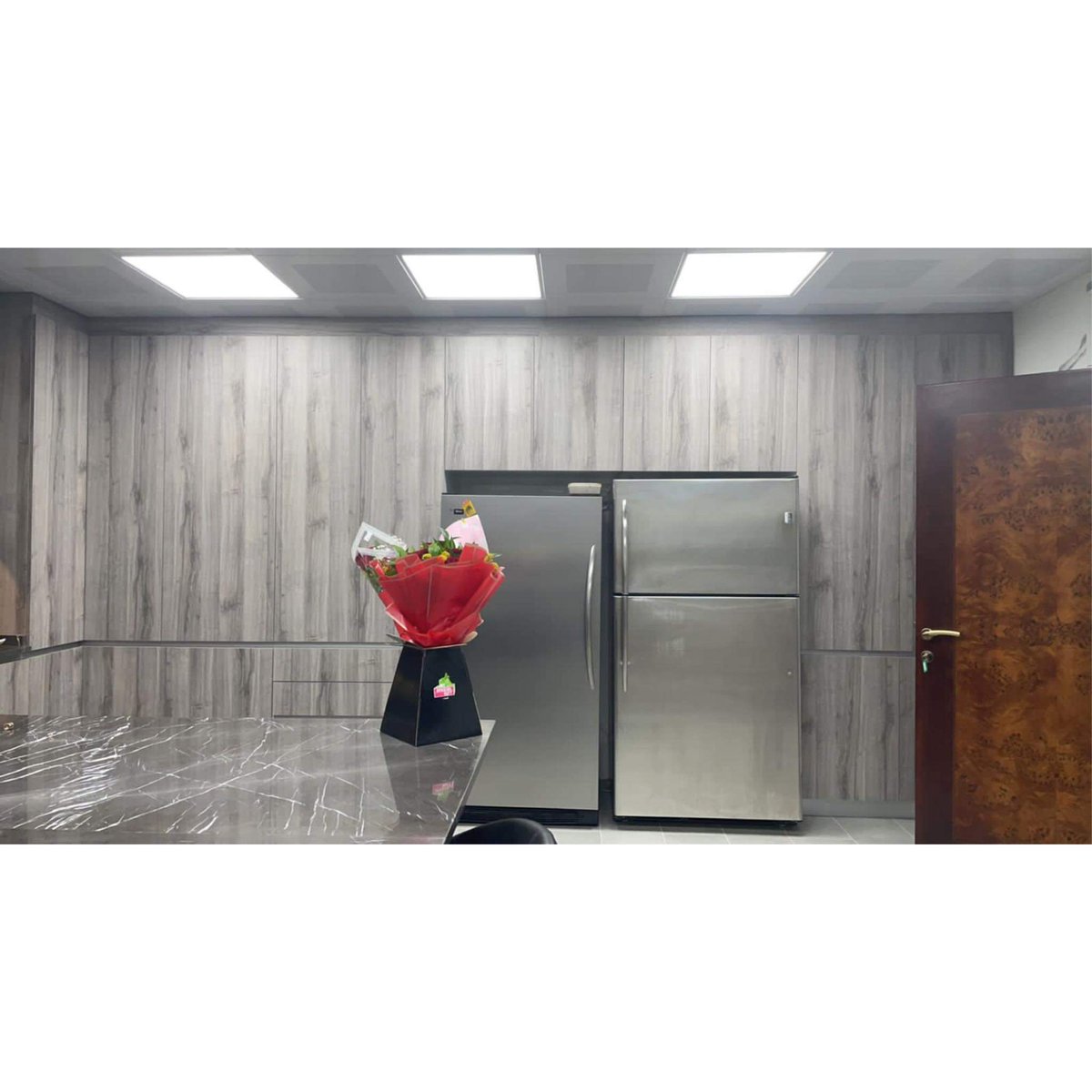shaficdagher's tweet photo. KITCHEN (Finished Project)

Celebrate Ramadan with the kitchen you and your family deserve! 🎆
Make more memories in the kitchen. 
Make your kitchen with Shafic Dagher.
#ShaficDagher #Since1975 #HeartofHome #Kitchenthatlasts #KitchenwithaHeart #KitchenDesigner #Kitchenhome #UAE https://t.co/797MBIbSUO
