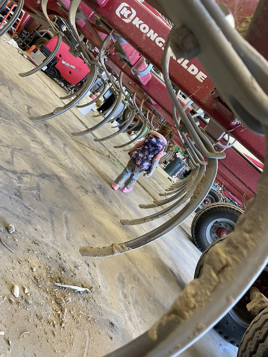 garyderck's tweet photo. Had the best help changing field cultivator shovels. She pick up all my shovels for me and grandma moved the bucket for her to put the in. https://t.co/ZGiaCqUG32