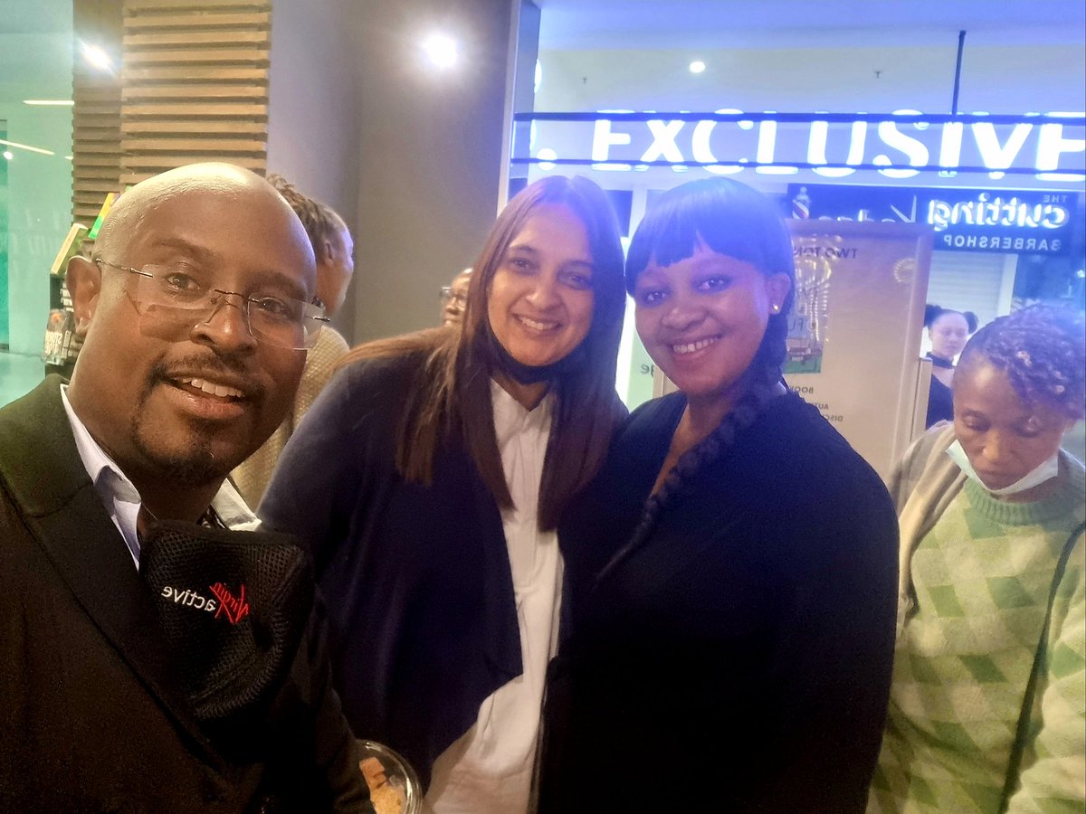 SABooksellers's tweet photo. Spotted @Kaabwe at the #twotonsoffun by @FredKhumalo book launch at #SABooksellers member @ExclusiveBooks new store @crestacentre https://t.co/bIDAVccD5Y