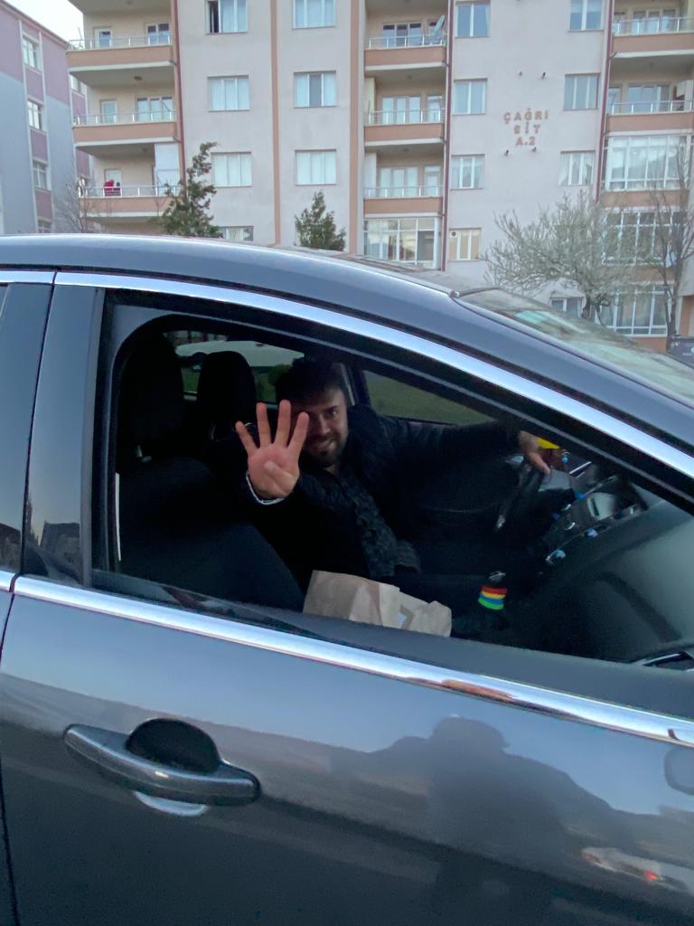 nevsehirakgenc's tweet photo. İftara yetişemedim diye tedirgin olmanıza gerek yok, AK Gençlik #iftara5kala aracınızın camından iftariyeliğinizi ikram eder…☺️

#iftara5kala⏳ programımız kapsamında teşkilatımız ile birlikte iftara yetişemeyen vatandaşlarımıza ikramlarda bulunduk. 🤗 https://t.co/OdccC9y12H
