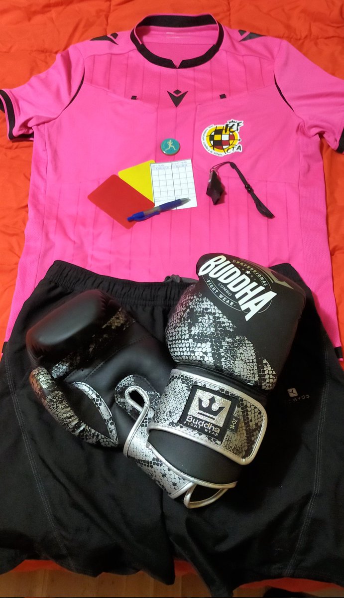 pitiklyngranota's tweet photo. El #refereeteam preparado para dirigir mañana la batalla de las batallas, #leftteam VS. #rightteam, no nos temblará el pulso. https://t.co/AaIMwCv4XF
