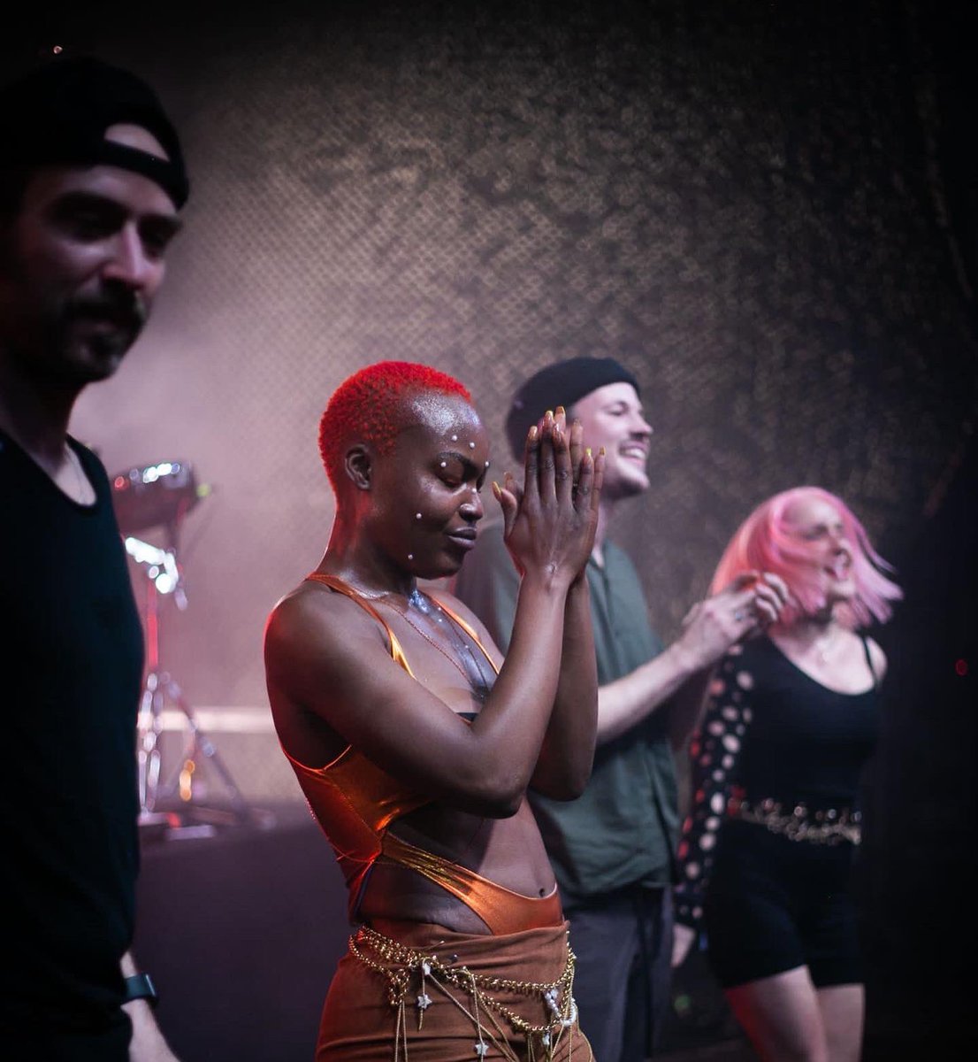 What atmosphere my familyyyyy it was two or almost 3 am last saturday, 10/04/2022 I had already completed my 30 years old on stage at <a href="/SonarFestival/">Sónar</a> Lisboa,
It was fiiiiiiire at Sonar festival 🔥🤟🧨 SAKIDILA LISBOAAAAAA❤️‍🔥
LOVE