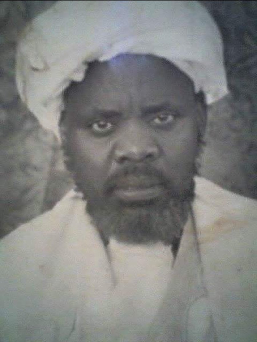 papisdiagne1308's tweet photo. ''Koullou Siirriine fil Baraaya Maddaho Sirrou Tidjany''
''Beepp Secret bou nekk tchi Mindeff yi,secret bobou,Secret Cheikh Ahmada Tidjany moko Teubbou'' https://t.co/0AB5PHpq2q