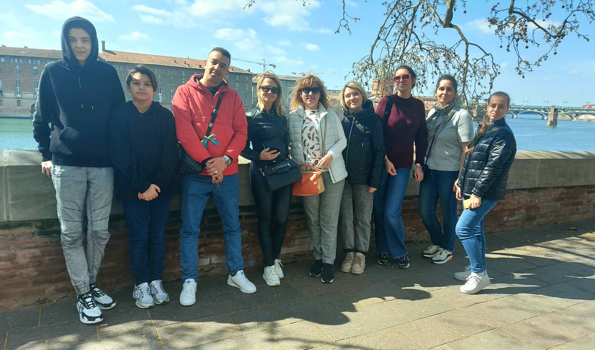AgilrContact's tweet photo. Les #guidesconferenciers de #AGILR - l'association des guides russophones - organisent les visites guidées bénévoles pour les réfugiés ukrainiens en France. Paris, Toulouse, les autres villes où ces visites permettent aux familles de mieux connaître leur nouvel environnement ! https://t.co/vPeGe6j5Md