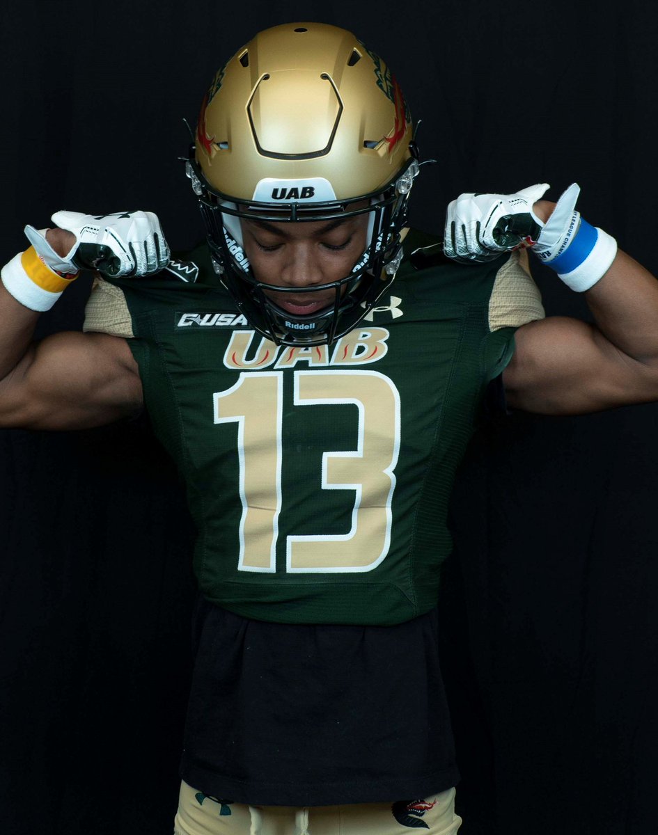 Thankful for My Family and Coaches for helping me get to this point! #OfficallySigned <a href="/WaltonRecruits/">Walton(GA)Recruiting</a> <a href="/UAB_FB/">UAB Football</a> <a href="/Coach_Smith10/">Larry Smith</a>