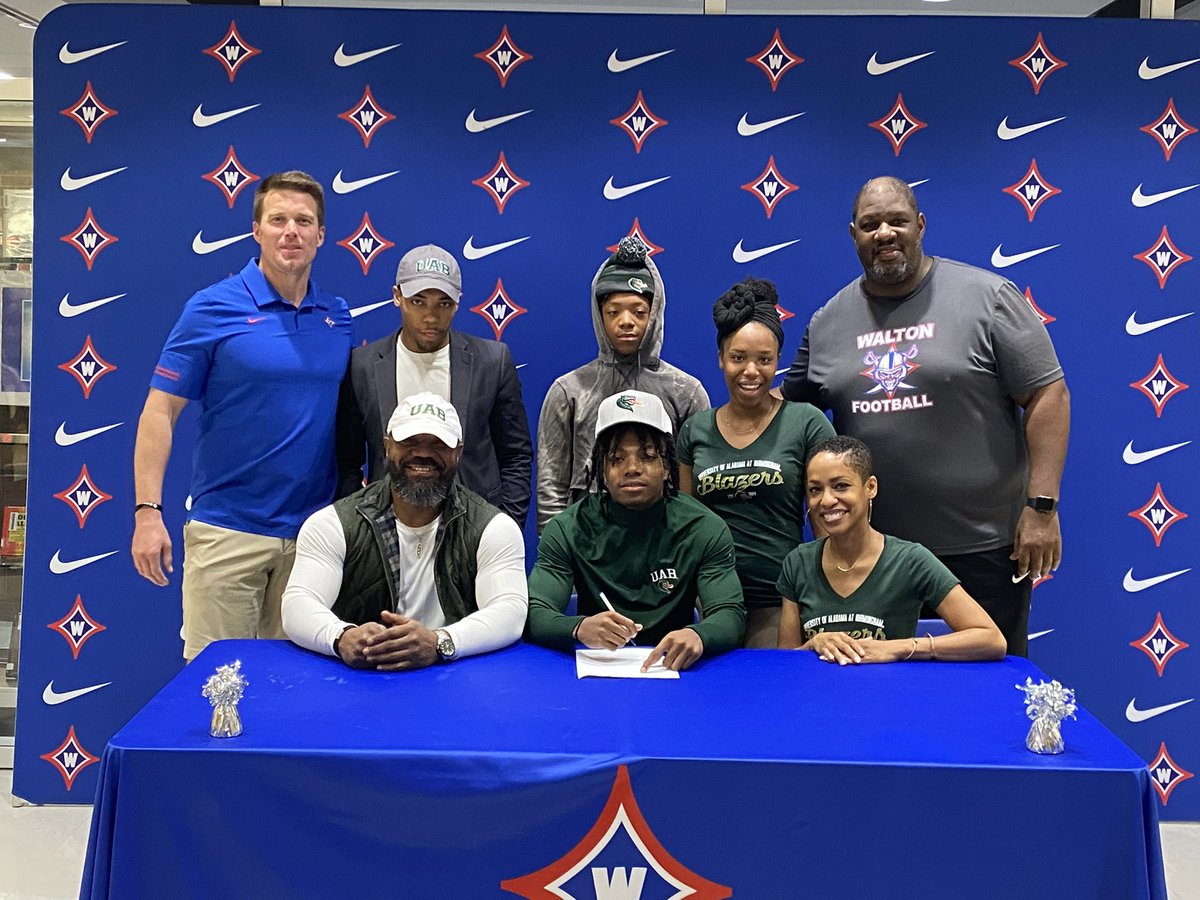 HefnerMustafa's tweet photo. Thankful for My Family and Coaches for helping me get to this point! #OfficallySigned @WaltonRecruits @UAB_FB @Coach_Smith10 https://t.co/DfdXE6oYn6