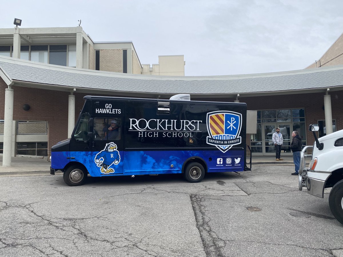 RockHighPres's tweet photo. Great to be at St Peter’s School today for our Hawklet tour!   Happy Hawklet greeting the middle schoolers today with some tasty ice cream sandwiches!   AMDG https://t.co/tFgEZuR4s1