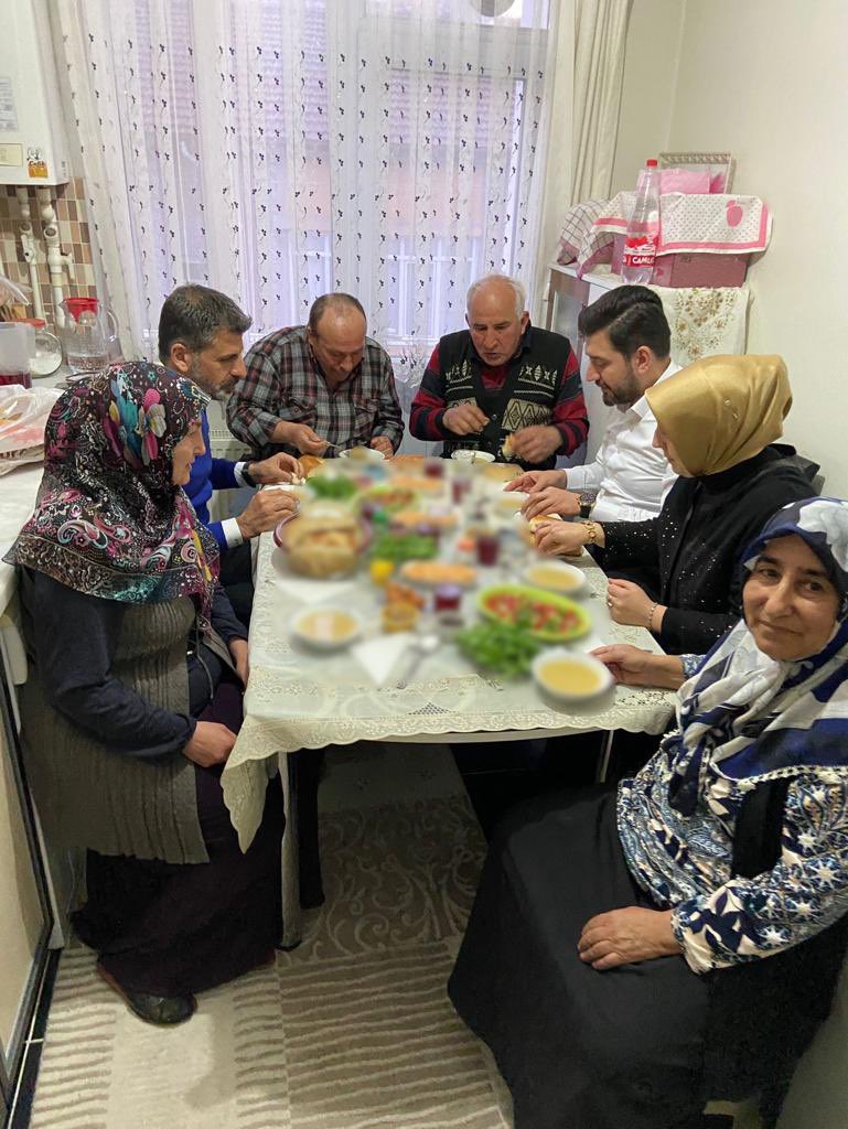hcizmelioglu's tweet photo. 📍Sütlüce

İlçe Kadın Kolları Başkanımız Seda Öğülmüş ve Yürütme Kurulu Üyemiz Abdullah Çakmak ile beraber

Kahraman Şehidimiz Gürsel Demir’in evinde ailesi ile iftar sofrasında bir araya geldik.

Rabbim bu vatan için canını siper eden tüm şehitlerimizin mekanını cennet eylesin. https://t.co/KdKBb2Qa0l