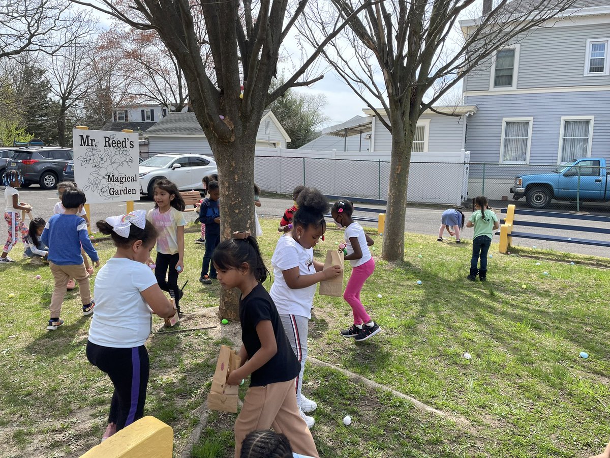 future_nhs's tweet photo. The Easter bunny visited Greenwood on this beautiful day! @WeAreHTSD @HTSD_Greenwood @guidancenorth1 https://t.co/EjKqTgxVMS
