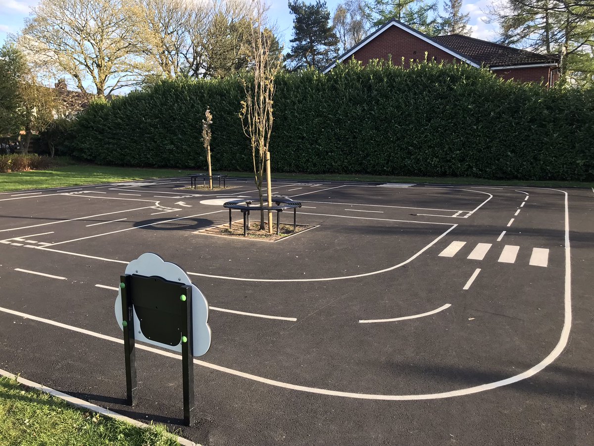WalkRideCheadle's tweet photo. Jubilee Park Learn to Ride area, Cheadle.

Nice use of a disused bit of tarmac in a lovely park.

And it has a timer! So part velodrome of sorts https://t.co/SLW2ysSrOl