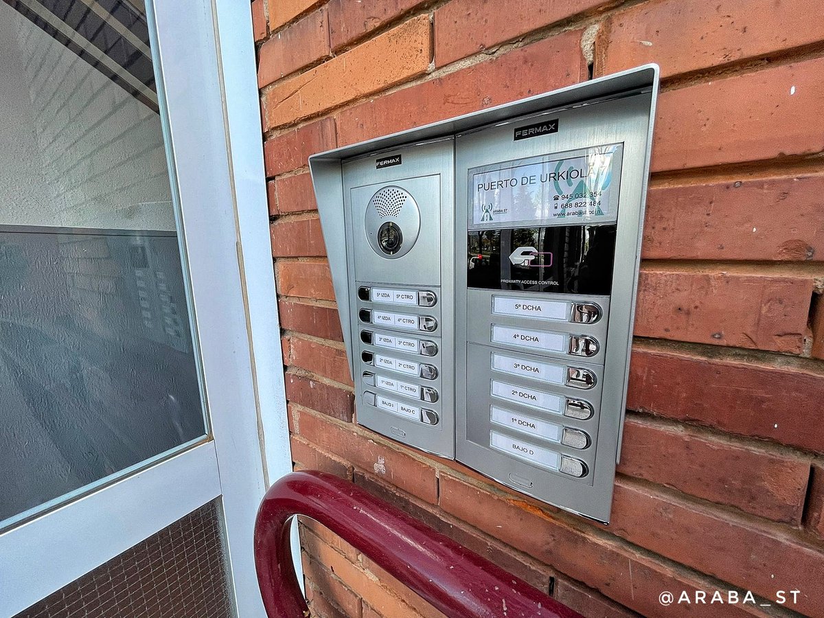 Araba_ST's tweet photo. Una de las últimas instalaciones de #videoportero. ¡#EstrenaTuVideoportero ya con @Araba_ST! #FermaxProjects @fermax_spain #DuoxPlus #Skyline #AbreConRFID #VitoriaGasteiz https://t.co/rhehJ8aa4P