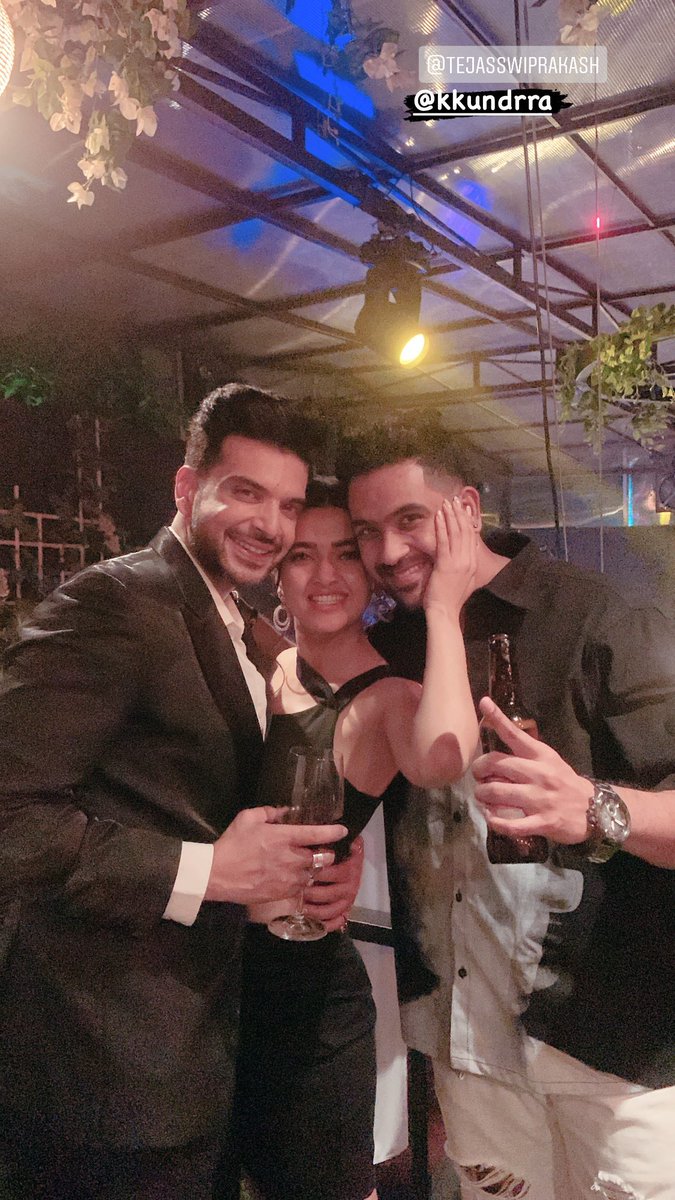 IshikaNagarwal's tweet photo. Kya pic hai
.puri..devar bhabhi vibes...🥺🥺
#OmTejRan Trio... #DevarGoals😍😍😍🤗🤗🤗...
@kkundrra @itsmetejasswi @omsingh111 https://t.co/CGkqaz5HKH