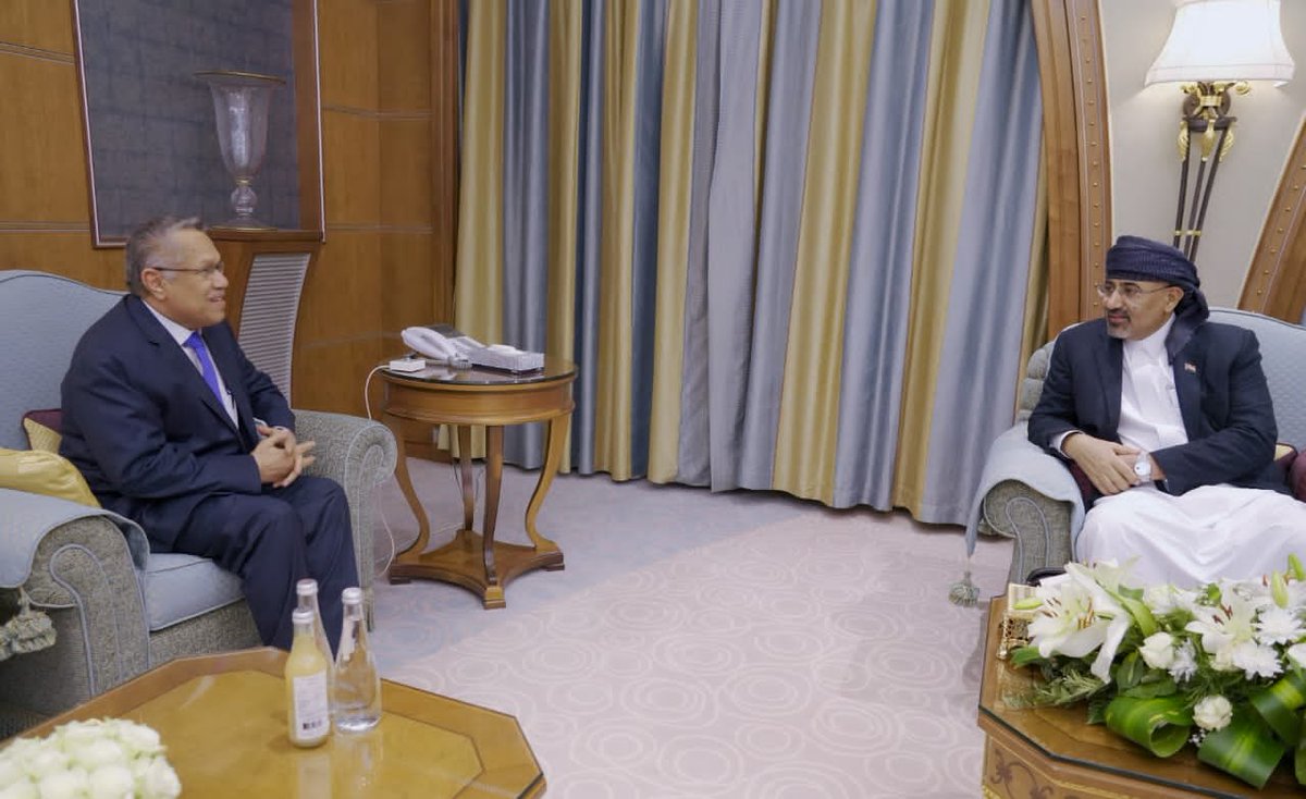 الرئيس الزُبيدي يستقبل رئيس مجلس الشورى

stcaden.com/news/17261