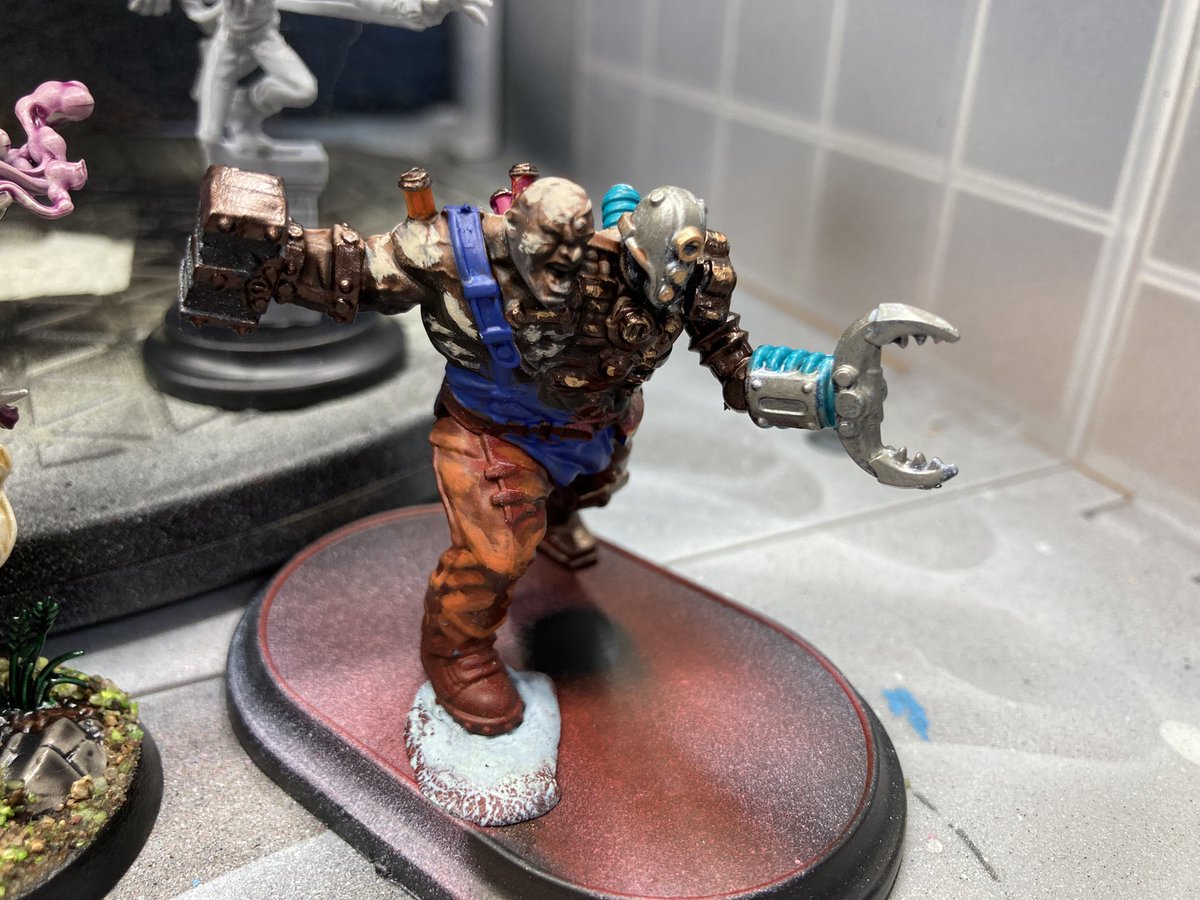 pincRmovement's tweet photo. #hobbystreak varnish some #aleves and a bit more work on the #wildwestexodus half man half machine. https://t.co/7oKLg25tyB