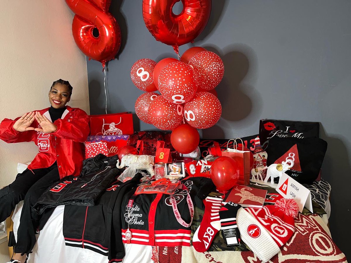 darealmyah's tweet photo. I have made it into Deltaland 🔺🐘
ReNUissance Diva
12 NU RessurEcteD Divas
#lambdanu #deltaland #DeltaSigmaTheta #AOML #spring22 https://t.co/BSDgLjkCQ5