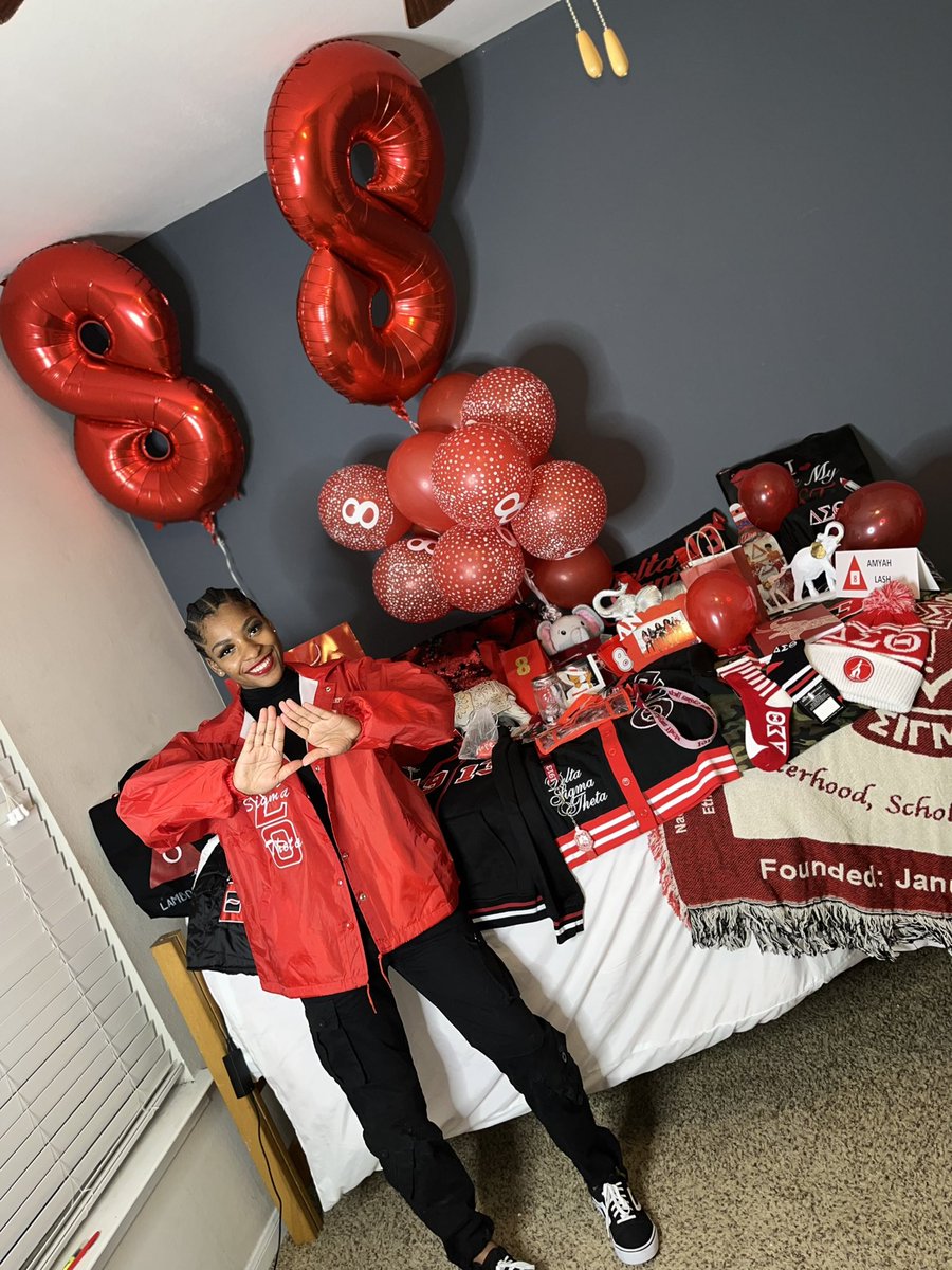 darealmyah's tweet photo. I have made it into Deltaland 🔺🐘
ReNUissance Diva
12 NU RessurEcteD Divas
#lambdanu #deltaland #DeltaSigmaTheta #AOML #spring22 https://t.co/BSDgLjkCQ5