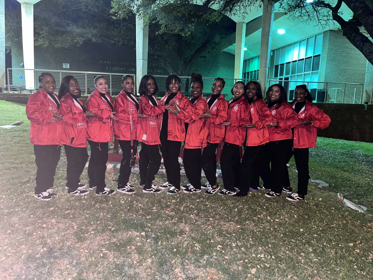 darealmyah's tweet photo. I have made it into Deltaland 🔺🐘
ReNUissance Diva
12 NU RessurEcteD Divas
#lambdanu #deltaland #DeltaSigmaTheta #AOML #spring22 https://t.co/BSDgLjkCQ5