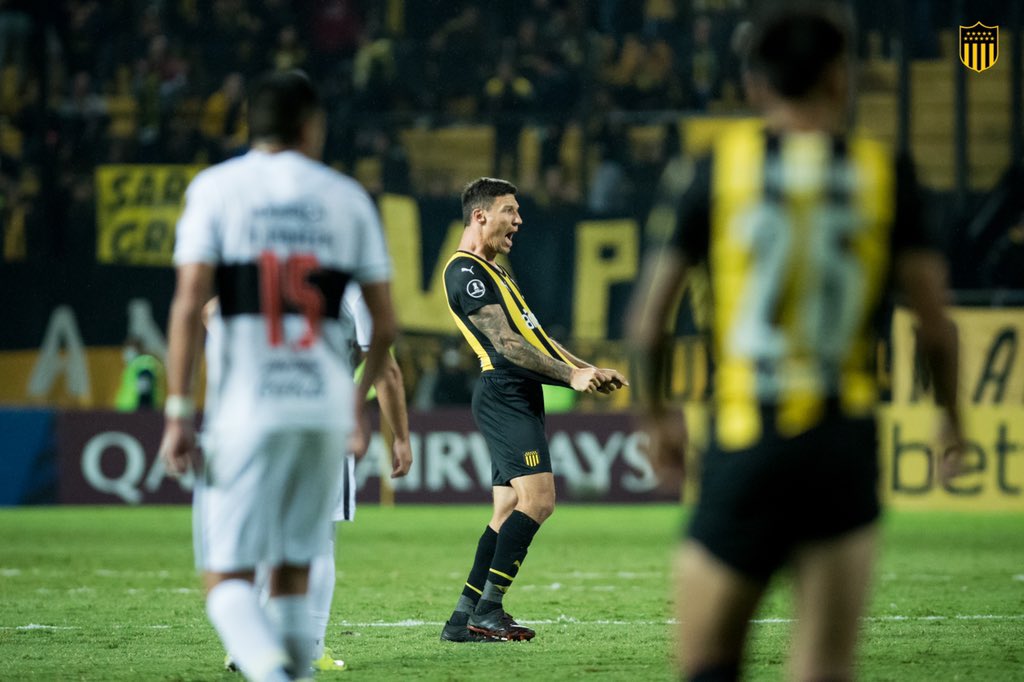 Qᴜᴇ ʟᴏ ʟʟᴇᴠᴀɴ ᴀᴅᴇɴᴛʀᴏ…