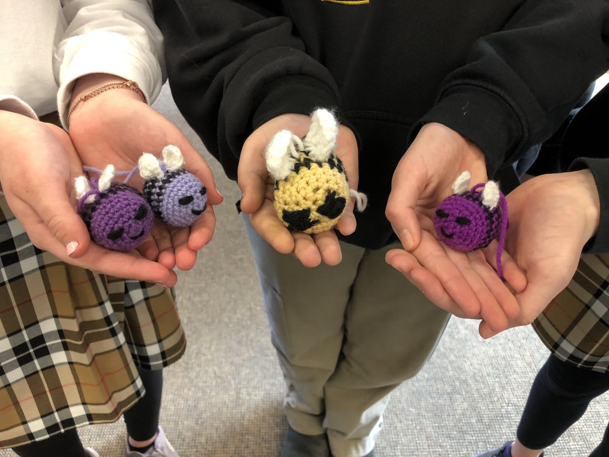 A few busy bees at knitting &amp; crochet club yesterday ! @StMatthewLC <a href="/StMatthewOCSB/">St. Matthew High School</a>
