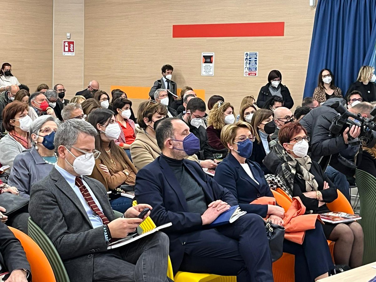 ftspuglia's tweet photo. Presentato Piano triennale politiche sociali @RegionePuglia: Forum #TerzoSettorePuglia protagonista nel suggerire proposte. Ora dobbiamo realizzare transizione da #welfare della condizione di vita a welfare della capacità di #vita 👉 https://t.co/Hq272sg6v6 https://t.co/oxHawFBsUQ