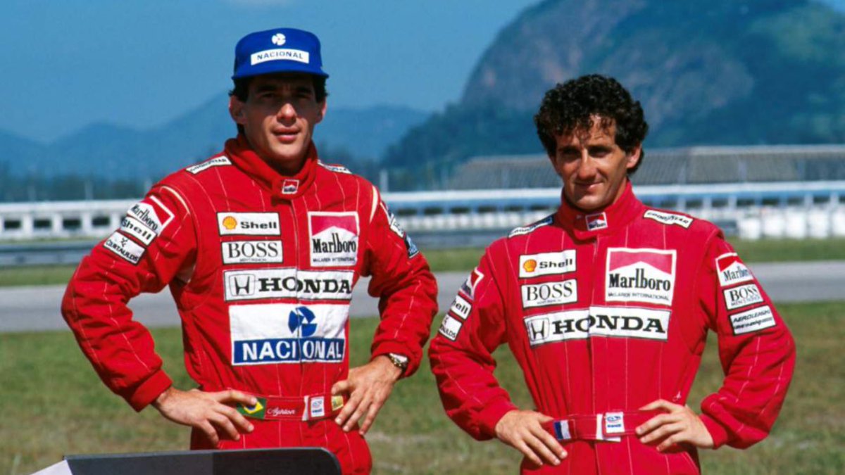 #F1 1989 SEZONU Birlikte yarıştıkları ilk sezonda, 🇧🇷Senna, 8, 🇫🇷Prost ise 7 galibiyet alarak,McLaren adına 15/16 yapıyorlar ve de takımlar düzeyinde rekor kırıyorlardı. İlk senenin galibi Senna’ydı. Bakalım bu sene nasıl bir sonuç olacaktı? F1 kamuoyu bu soruyu merak ediyordu.