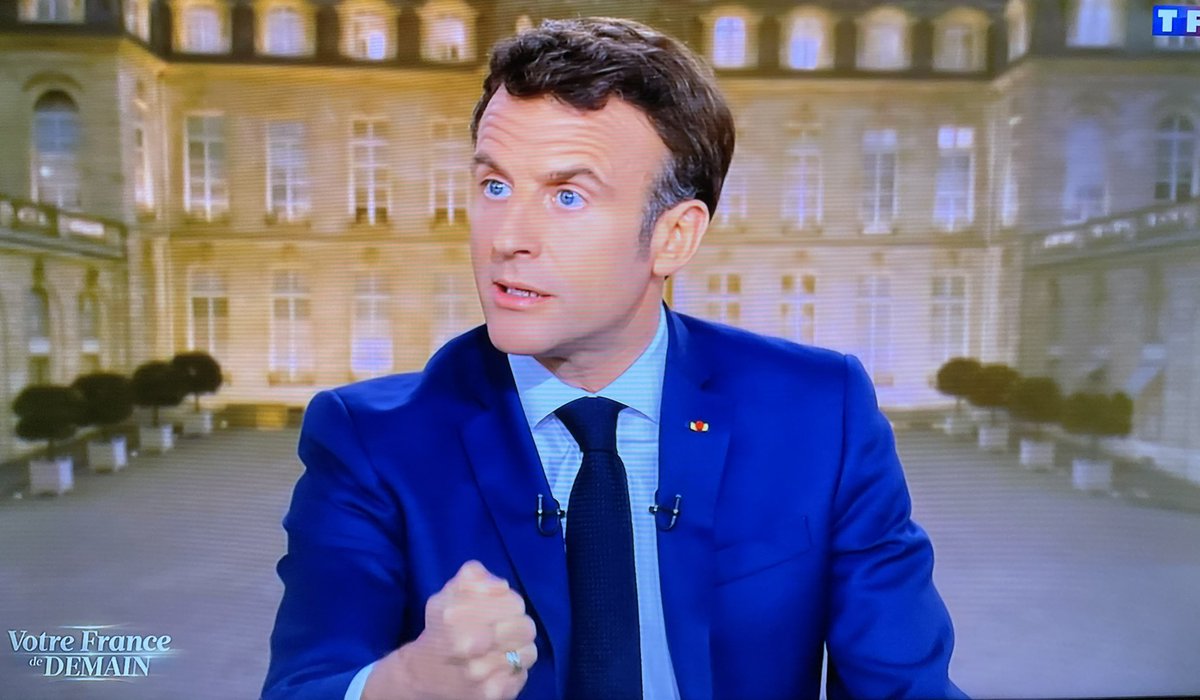Clarté et sérieux d’#EmmanuelMacron. 

Une loi exceptionnelle sur le #pouvoirdachat votée dès cet été : 
✅ indexation immédiate des retraites sur l’inflation 
✅ augmenter retraite minimale à 1100 €/mois 

#MacronTF1 #avecvous