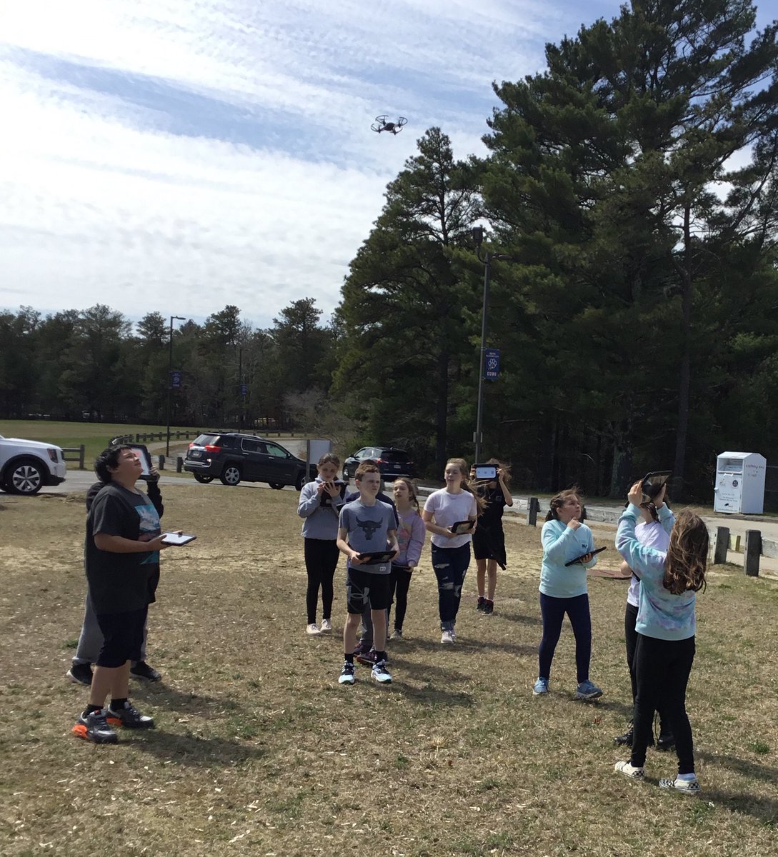 MrAlbertSES's tweet photo. Outdoor class programming drones instant engagement from all involved. @pps_edtech @MassCUE https://t.co/n5be37m1IQ
