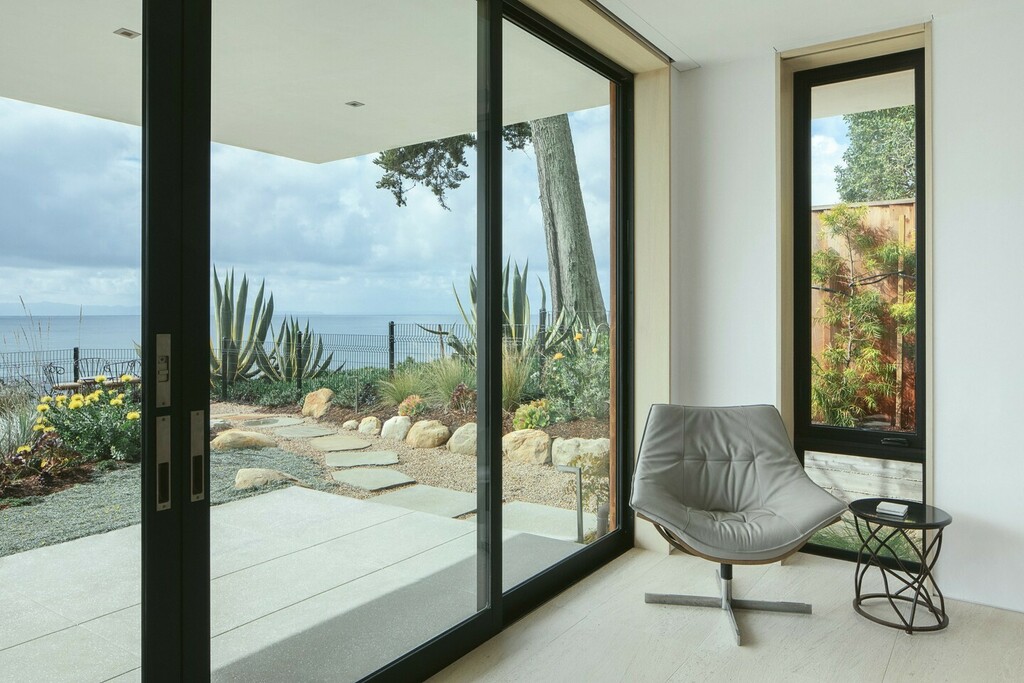 WinickArchitect's tweet photo. Exquisitely framed windows bring the outdoors into the ground-floor family room, providing an abundance of light and views while sitting down and enjoying a cup of coffee! ☕

#winickarchitects #santabarbara #architect #architecture #interiordesign #interior #livingroom #fami… https://t.co/Alw0LO1d5f