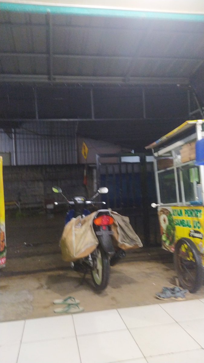 adituak's tweet photo. @misterprepp @Poconggg @dimasmairyan Biar bisa gabung prepp scooter club.. Gak mungkin dong saya bawa shogun yg ada keranjang nya ikut riding bareng prepp scooter club☺ https://t.co/QiZt3PReBV