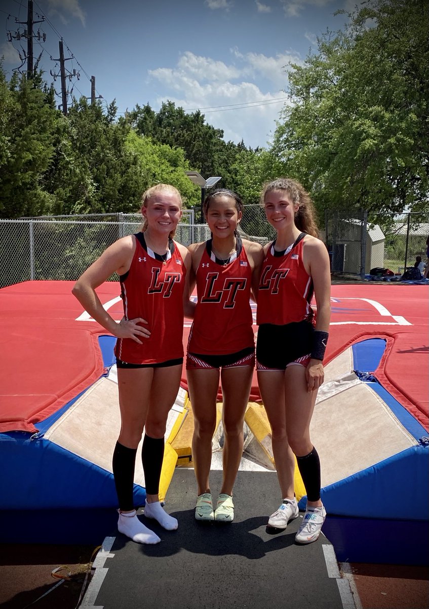 LTXCTF's tweet image. LT girls go 1, 2, 3 in PoleVault -&amp;gt; Fitzsimmons 3rd, Joslin 2nd, and Y’Lan Nguyen is our District Champ! Area bound!! 💪