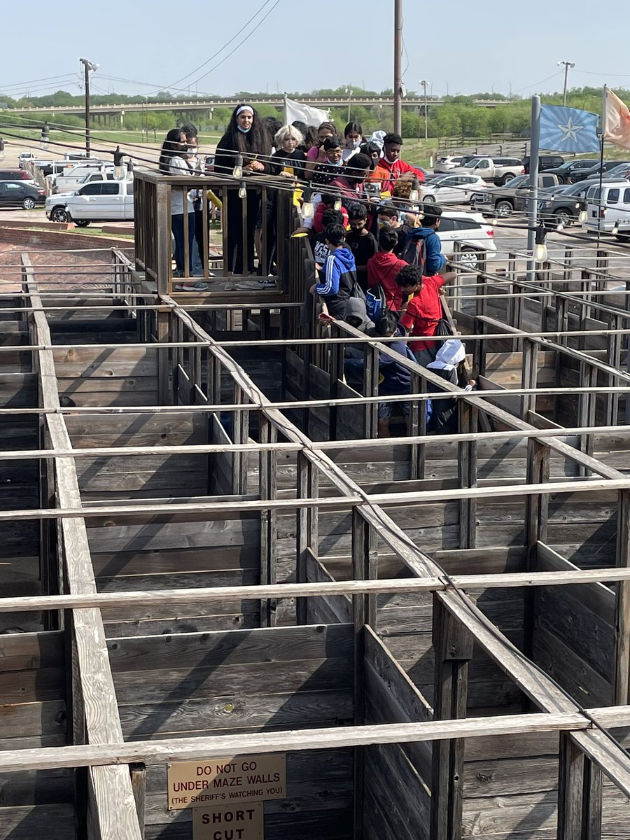 mrszoda's tweet photo. Beautiful and fun day for our 7th graders at the Ft. Worth Stockyards! #westfam #weststockyardsfieldtrip #texashistoryupclose https://t.co/5pDtqDZAi6