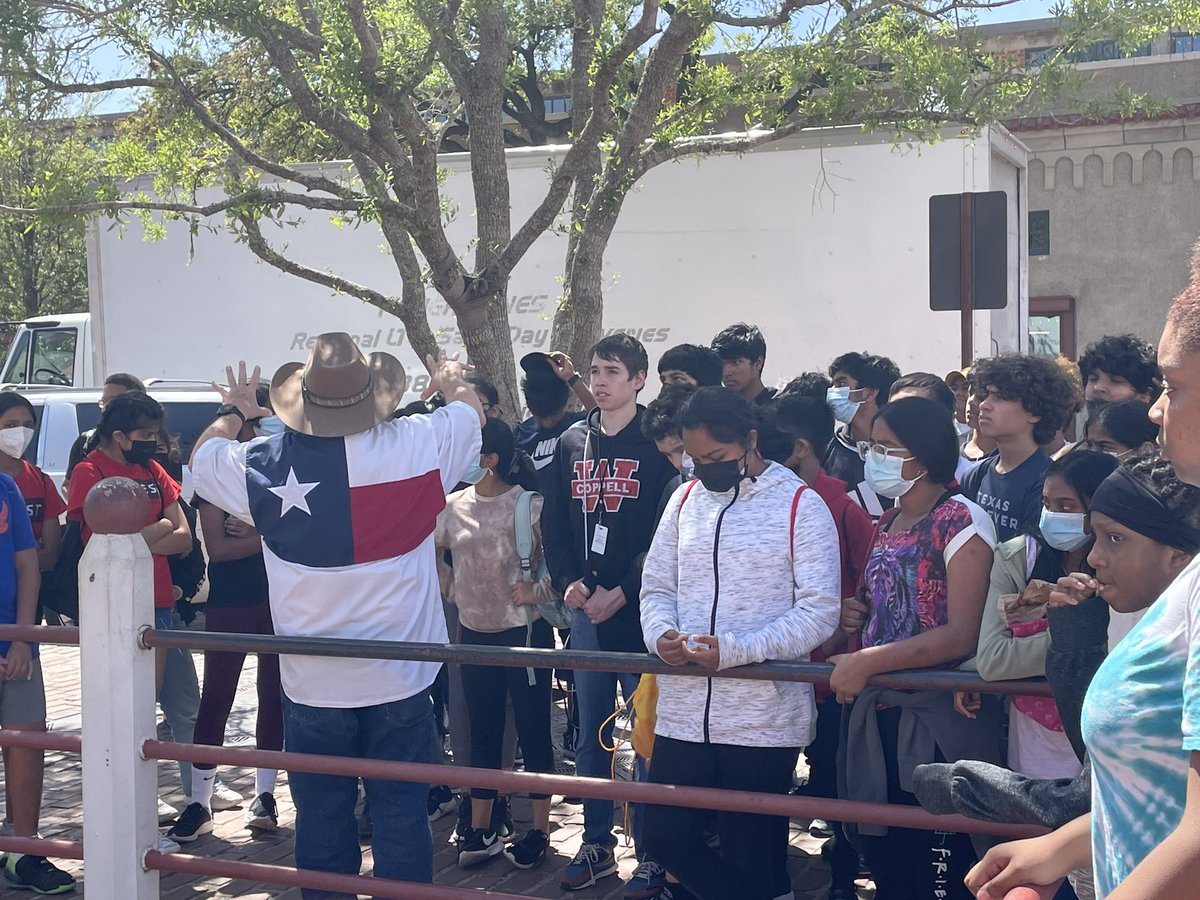 mrszoda's tweet photo. Beautiful and fun day for our 7th graders at the Ft. Worth Stockyards! #westfam #weststockyardsfieldtrip #texashistoryupclose https://t.co/5pDtqDZAi6