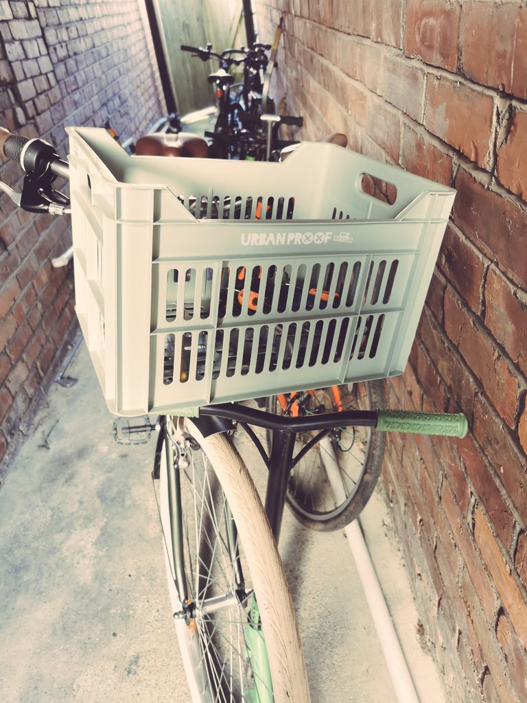 JonahCycles's tweet photo. Bike upgrade complete, now with a box to put delicious goodies in! #bikemods #bikecrate #utilitycycling https://t.co/AgNK8bJAIq