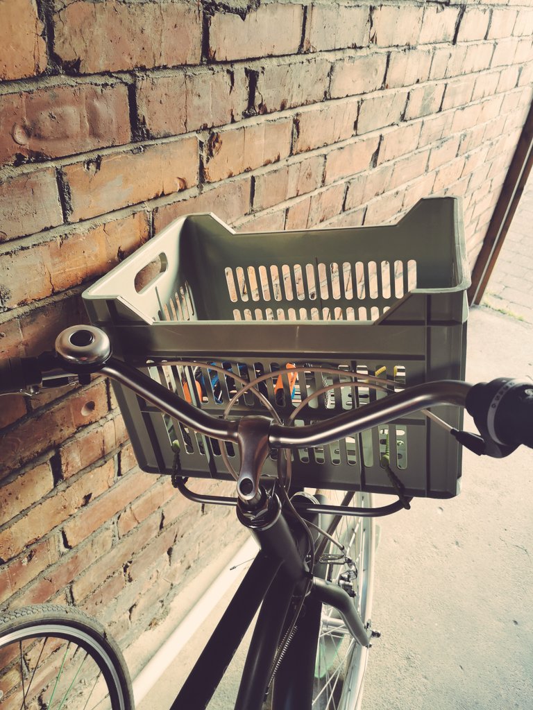 JonahCycles's tweet photo. Bike upgrade complete, now with a box to put delicious goodies in! #bikemods #bikecrate #utilitycycling https://t.co/AgNK8bJAIq