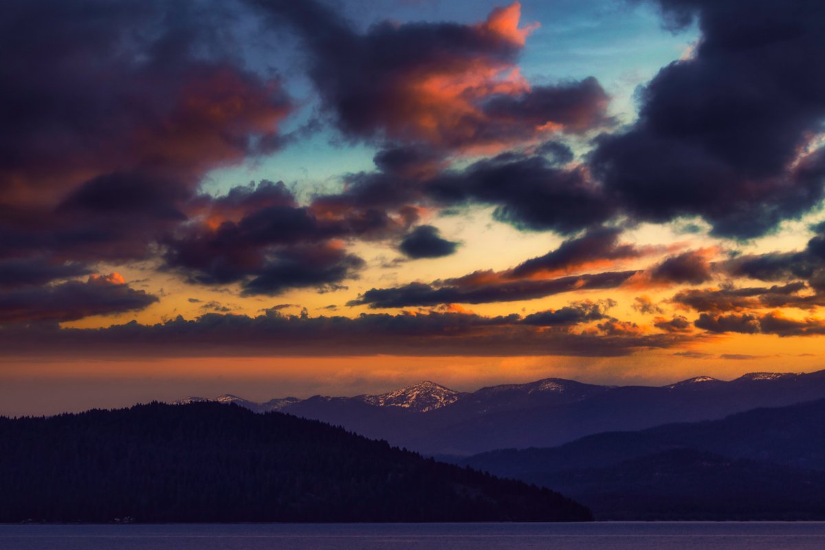 Canon EOS 80D - f/2.8, 1/125 sec, ISO-640, 88 mm

#Canon #Canon80D #Spring #BlessedAndGrateful #PNW #Mountainlife