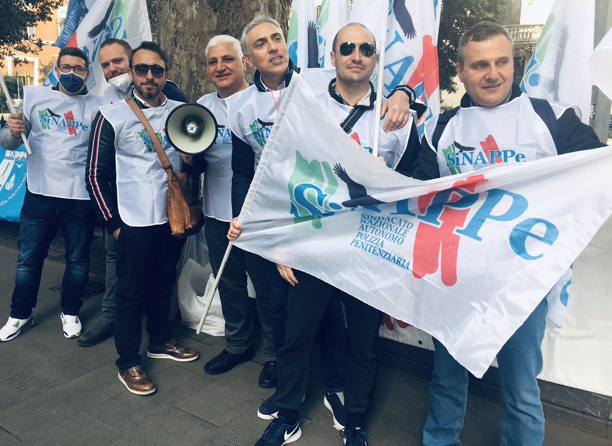 SippeNazionale's tweet photo. #Sippe e #Sinappe oggi a Roma per la #POLIZIAPENITENZIARIA @SiNAPPe_SG @DepasqualeSippe @JacopoMorrone @InfoSippe https://t.co/hMgs5rBMn4