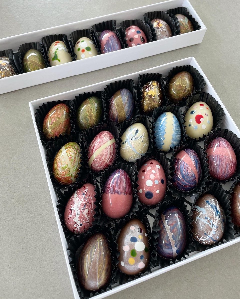 uande_chocolate's tweet photo. Nothing could possibly be better than eight, hand painted, Umber & Ecru sea salt fudge filled eggs right?
.
.
Unless it’s a box of twenty hand painted, Umber & Ecru sea salt #fudge filled eggs. 😍
#chocolate #chocolates #handmadechocolates #luxury #foodie #handpainted #Easter https://t.co/rJDUTipl19
