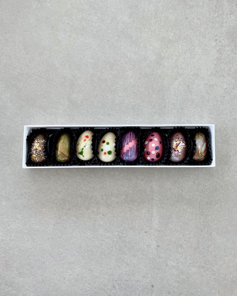 uande_chocolate's tweet photo. Nothing could possibly be better than eight, hand painted, Umber & Ecru sea salt fudge filled eggs right?
.
.
Unless it’s a box of twenty hand painted, Umber & Ecru sea salt #fudge filled eggs. 😍
#chocolate #chocolates #handmadechocolates #luxury #foodie #handpainted #Easter https://t.co/rJDUTipl19