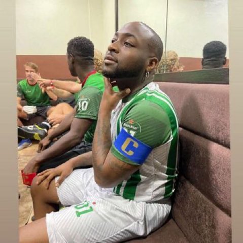 Davido captained his team at the #UCLTrophyTour match in Lagos yesterday.
#CheersToAllFans