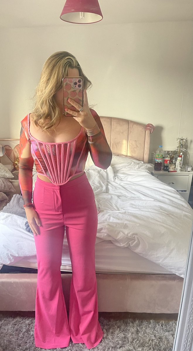 CarsonCharlotte's tweet photo. @OfficialPLT_CS not quite sure how this is meant to be in your ‘petite’ range … https://t.co/jISzhnO2gf
