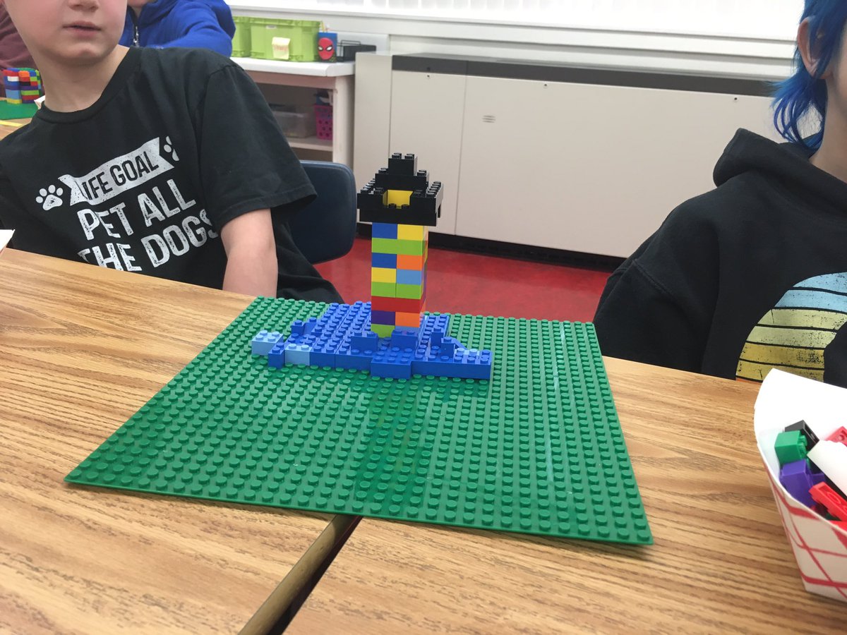 makeSTEAMfun's tweet image. #LEGO build challenges! Creative 2nd graders took the ‘tower challenge’ and made a lighthouse. Their teacher broke the rules and made something else. #msdlearns #iteachsteam