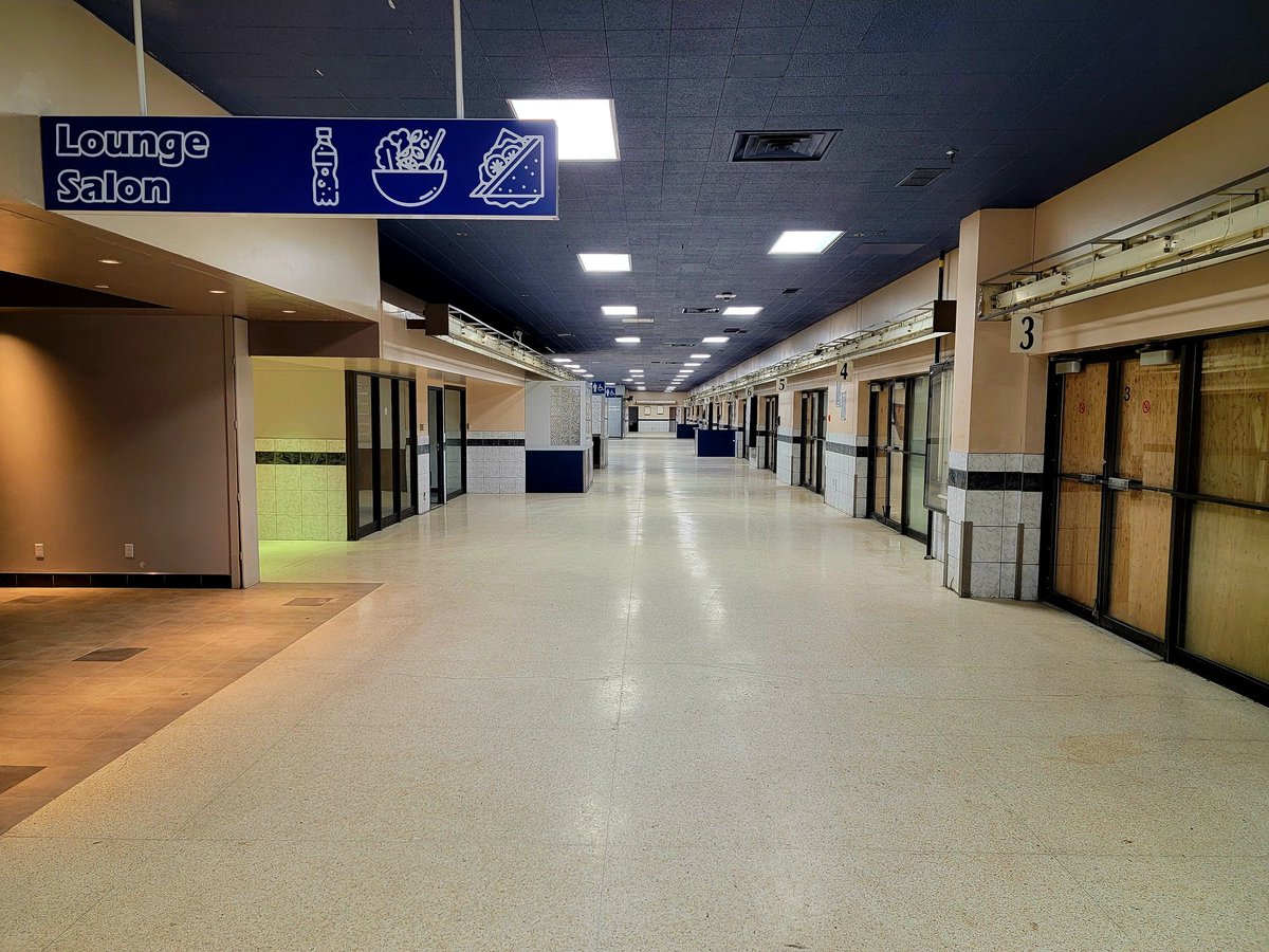 Knife_guy87's tweet photo. Abandoned Greyhound Station with Power! https://t.co/6kyIAkAufr https://t.co/fepaqYiIXK