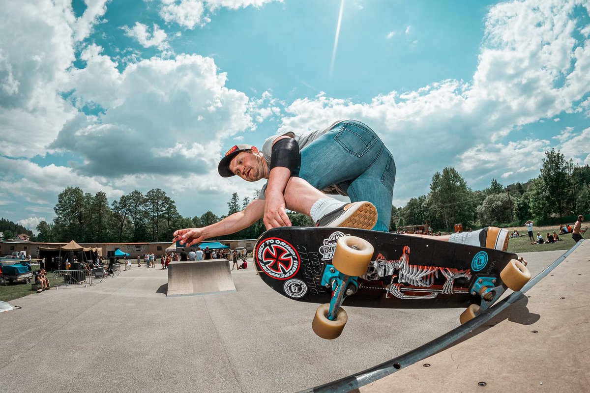 muze_collective's tweet photo. So our Mad Scientist went out to the Skatepark today. Dang these guys have some moves! Maybe our Mutantz can do this some day 👀
#mutantz #realworld #christiaan #sweetmoves #newsinc https://t.co/QHypJLawTy