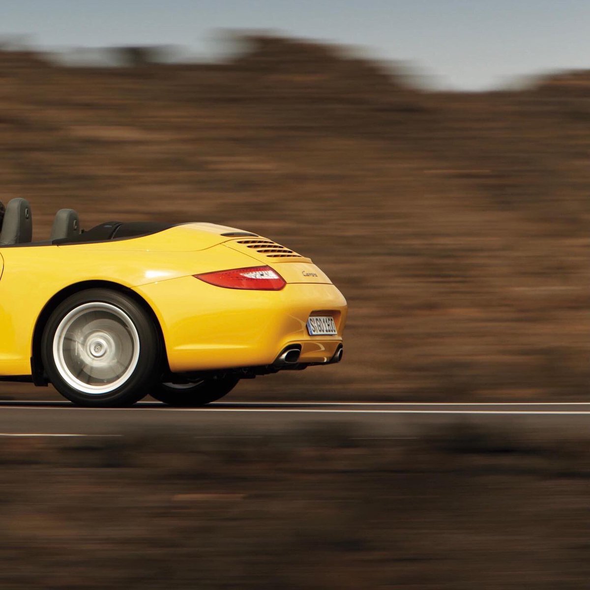 PorscheHellas's tweet photo. Σαράντα χρόνια Porsche 911 Cabriolet.
📸 #PorscheMuseum
#PorscheHellas #Porsche #Porsche911Cabriolet #TimelessMachine #motodynamics #MoveExperienceLive https://t.co/W9WTb6rHTD