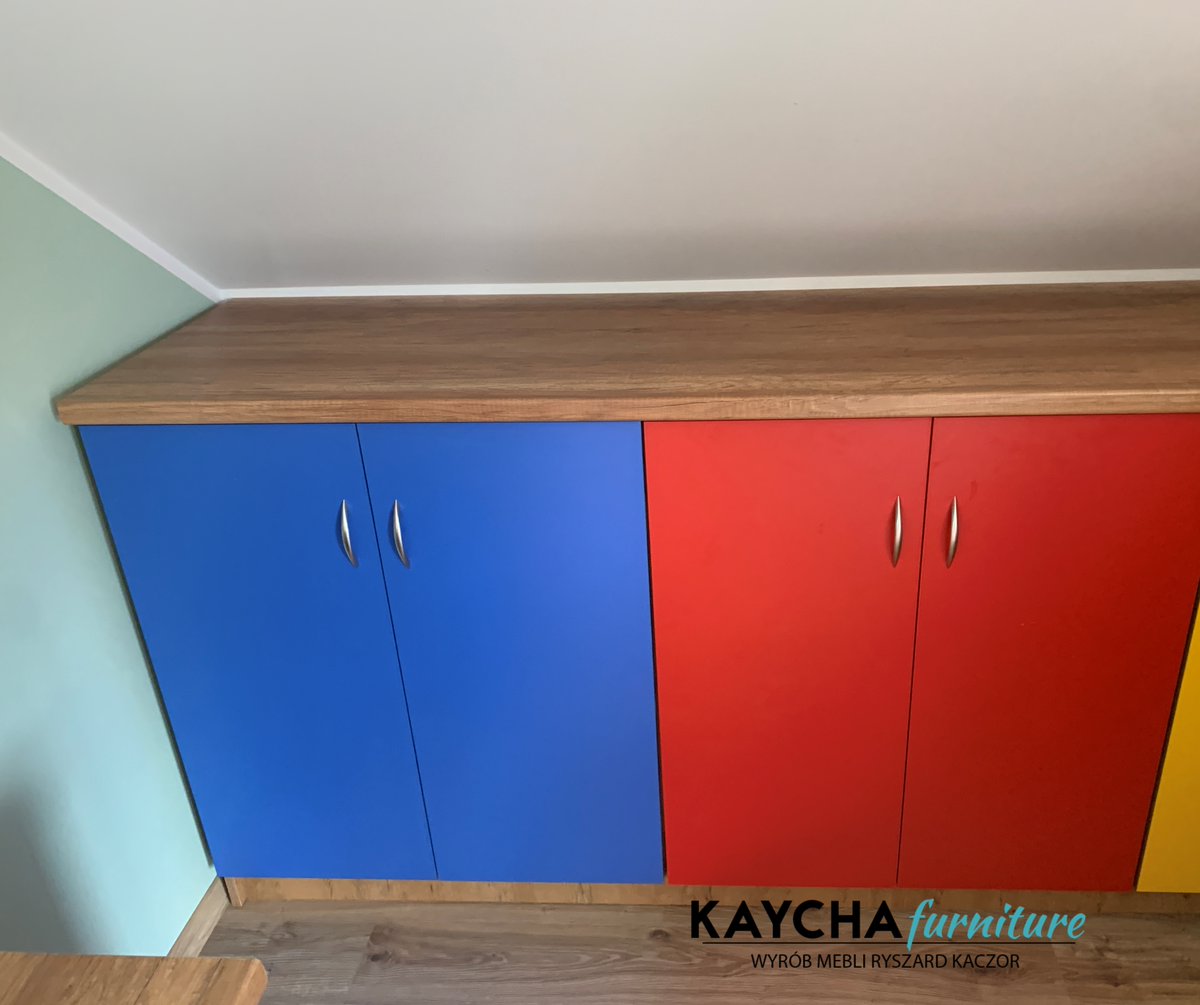 Ciąg biurek dla rodzeństwa trojaczków wraz z komodą na ubrania.

Zapraszamy do odwiedzenia naszej strony internetowej kaczormeble.pl

#komputer #biurko #desk #meble #pc #laptop #meblenawymiar #trojaczki #warszawa #dzieci #meblenazamowienie #mebledosalonu #radom #kielce