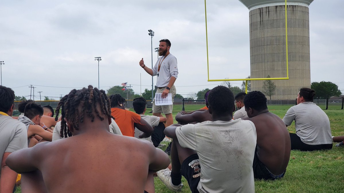 WestMesquite_FB's tweet photo. Word of the month: #MentalToughness

One of my favorite sayings is "the only easy day is yesterday!" Get 1% better every single day! Peaking is for punks!

#ChampionshipHabits
#TakeEmToDeepWater https://t.co/jBZ6sAEkdk