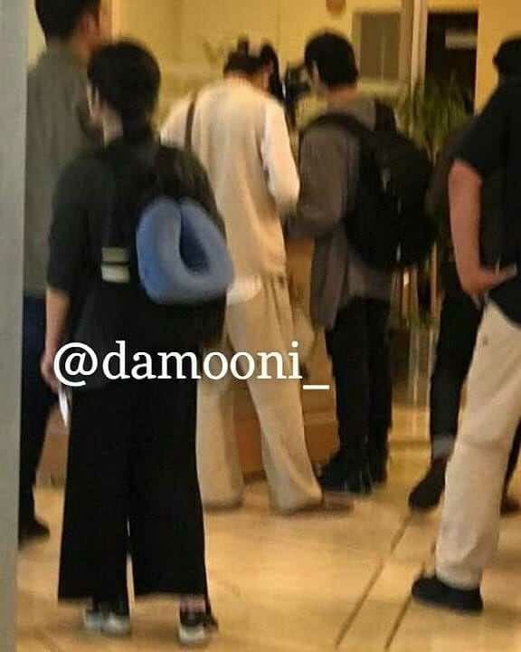 myu_kookv's tweet photo. This airport Taekook :( https://t.co/iidRAhqLOL