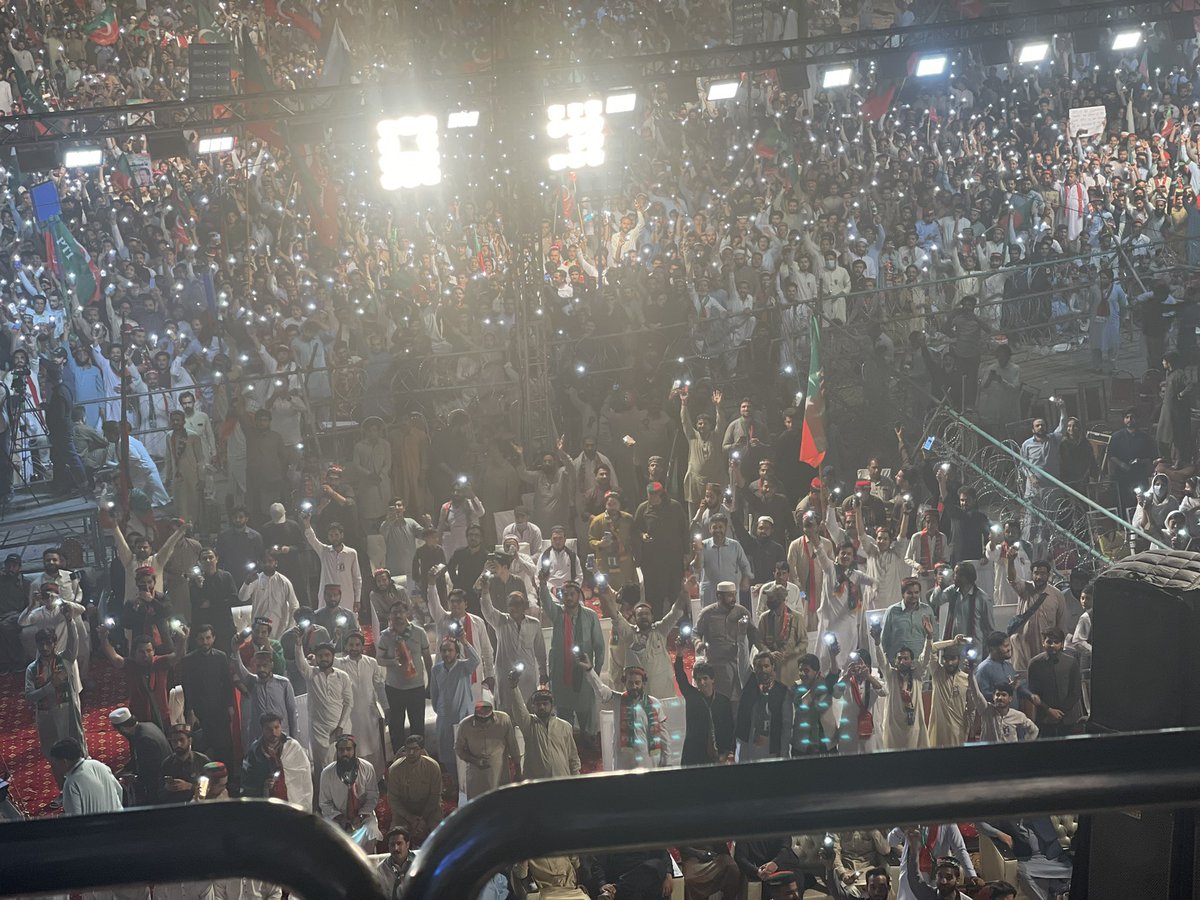 InamKhanBarki3's tweet photo. گن سکو تو گن لو 
پشاور جلسہ
#امپورٹڈ_حکومت_نامنظور https://t.co/ivd6T3NLWa