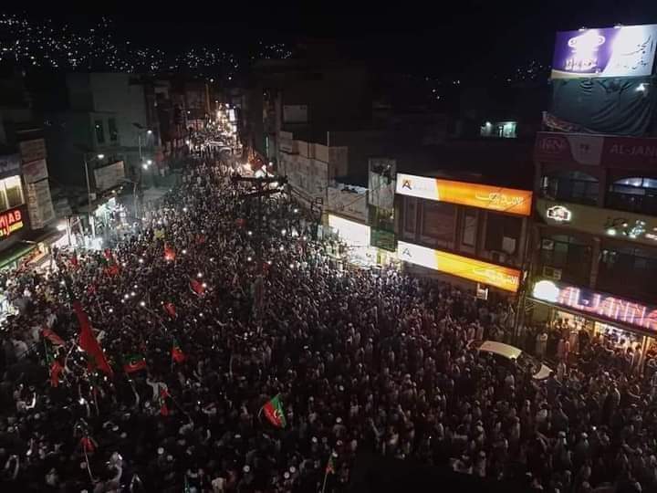 InamKhanBarki3's tweet photo. گن سکو تو گن لو 
پشاور جلسہ
#امپورٹڈ_حکومت_نامنظور https://t.co/ivd6T3NLWa